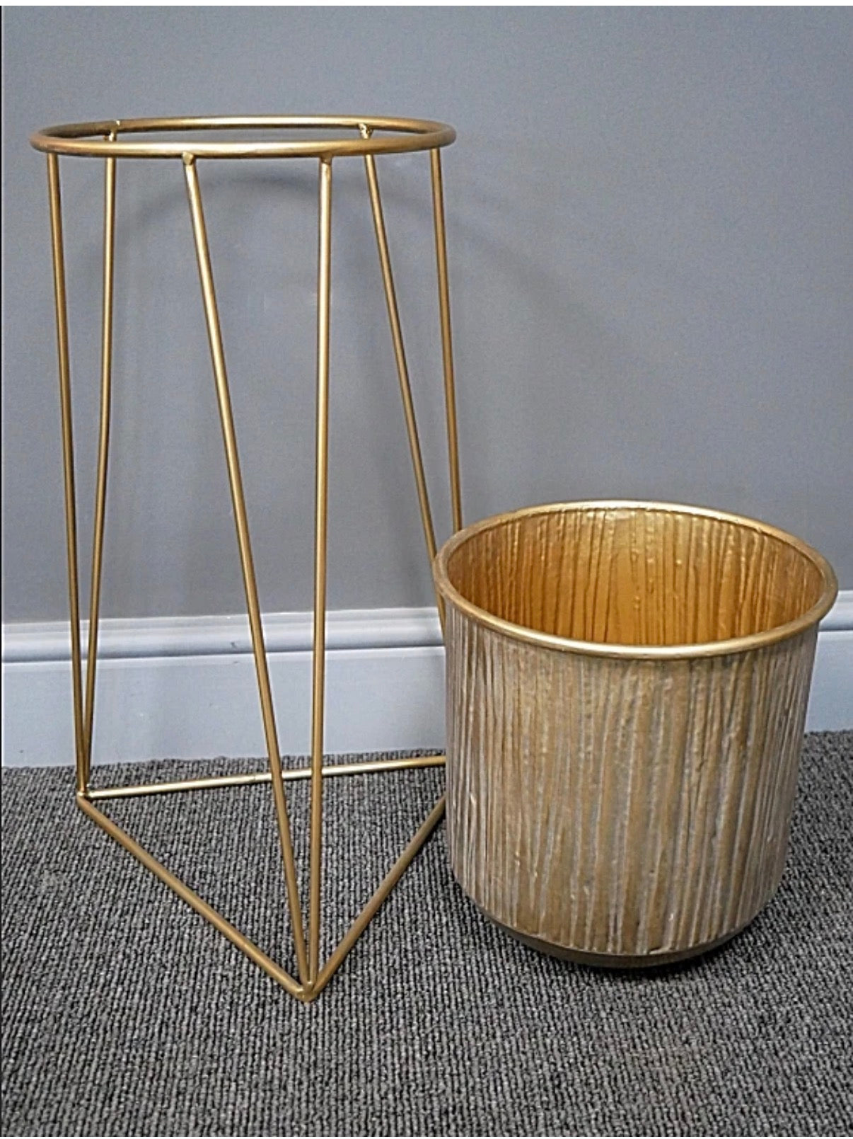 Large Metal Gold Ribbed House Plant Flower Pot Display Tall Planter Stand Holder